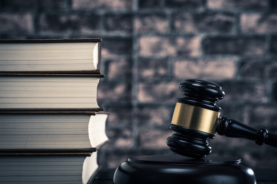 楊浦律師視角下的教育懲戒邊界:從“老師拿羽毛球拍捅學(xué)生屁股被開除”事件談起