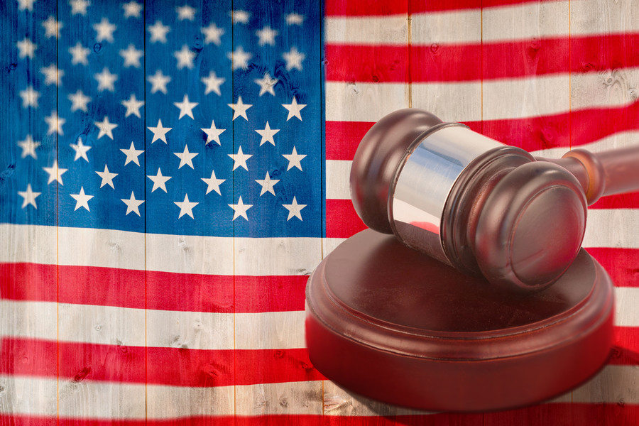 上海律師深度解析:?jiǎn)T工跳槽與商業(yè)秘密保護(hù)策略