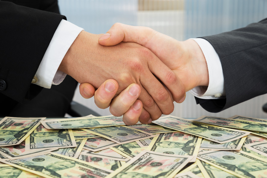 上海律師解讀:重慶過期大米重新包裝銷售事件的法律分析與合規(guī)建議