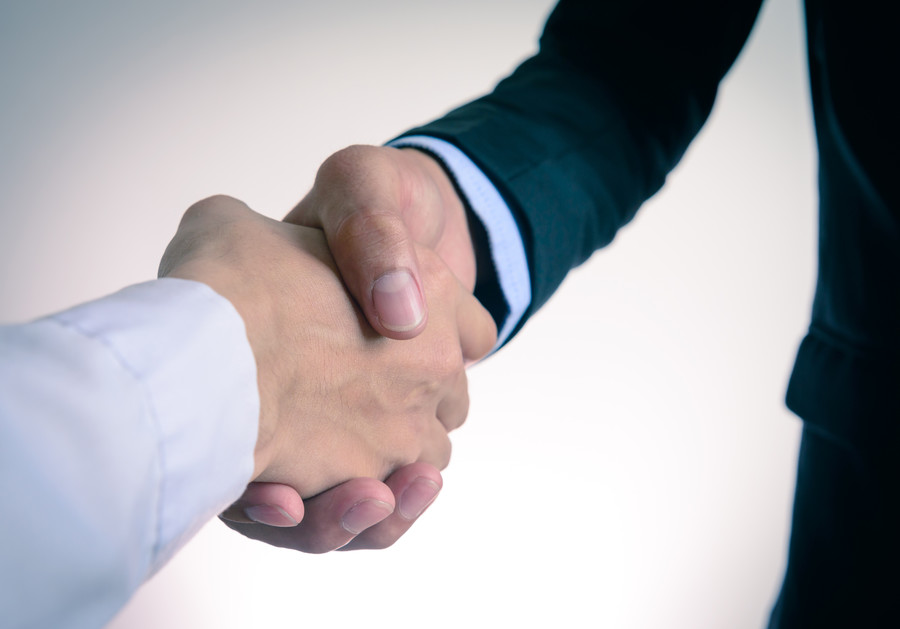 上海訴訟律師解讀:被法院起訴是否會通過短信通知