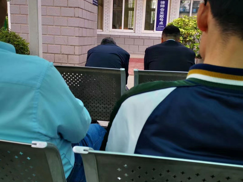 年輕人因賭博欠債變身詐騙犯，被判刑十年！上海專業(yè)刑事律師來回答