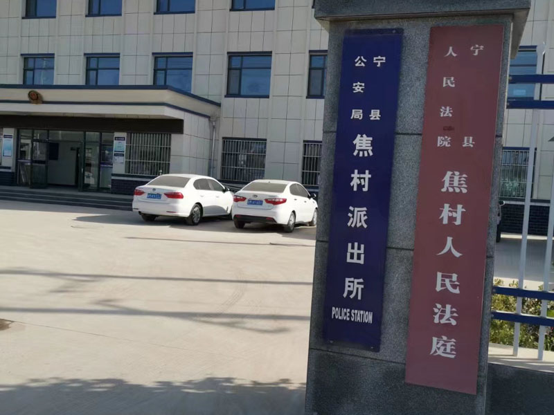 防止夫妻進(jìn)行財(cái)產(chǎn)轉(zhuǎn)移小妙招，上?；橐雎蓭焷斫棠? src="/uploads/76/238.jpg"/></p>
<p>
　　1、及早約定歸屬
</p>
<p>
　　《婚姻法》第十九條劃定，夫妻能夠商定婚姻瓜葛存續(xù)時(shí)期所得的財(cái)富以及婚前財(cái)富歸各自所有、配合所有或部分各自所有、部分共同所有。約定應(yīng)當(dāng)采用書面形式。夫妻財(cái)產(chǎn)約定一旦生效，財(cái)產(chǎn)分配也必須依約進(jìn)行。
</p>
<p>
　　2、掌握財(cái)產(chǎn)狀況
</p>
<p>
　　財(cái)權(quán)最佳不交給一人，房產(chǎn)證書上說明本人為房產(chǎn)共有人，領(lǐng)有企業(yè)股份的，存眷財(cái)政呈報(bào)、資產(chǎn)審計(jì)呈報(bào)。有資金投入股市的，存眷資金對(duì)賬單，控制資金流量。如許可及時(shí)發(fā)現(xiàn)套取現(xiàn)金而后轉(zhuǎn)移、隱匿。還要防止對(duì)方以親友名義購買房產(chǎn)，離婚后再過戶到自己名下來轉(zhuǎn)移財(cái)產(chǎn)。
</p>
<p style="TEXT-ALIGN: center"><img alt=