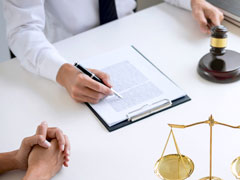 <b>普陀區(qū)律師視角:被起訴時法院是否會查銀行賬戶</b>